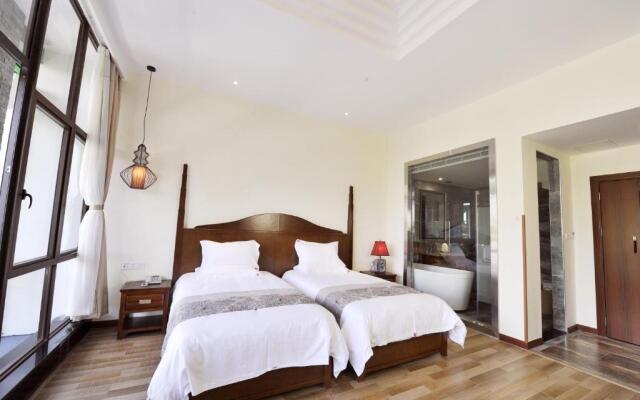 Guilin Crystal Crescent Moon Hotel