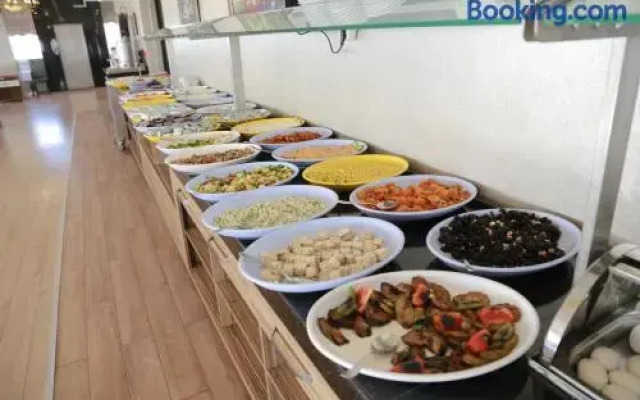 Mersin Oteli (****)