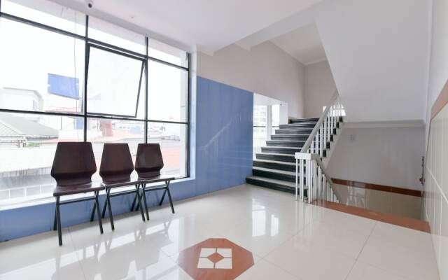 OYO 15099 New Queens Residency