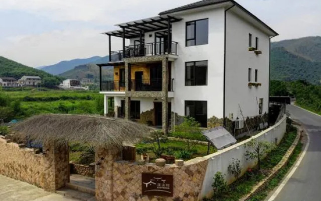 Stream Banks Private Hostel