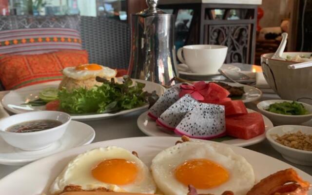 Chala Number 2 Art and Gallery House