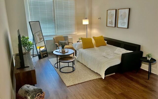 Reagan Airport Apartment