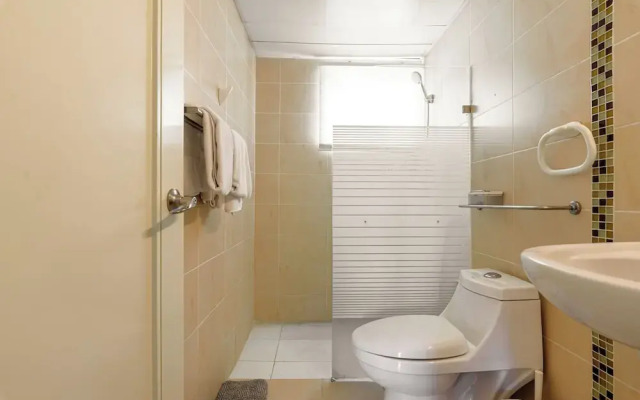 Oceanfront Condo in Ave. España Sleeps 8