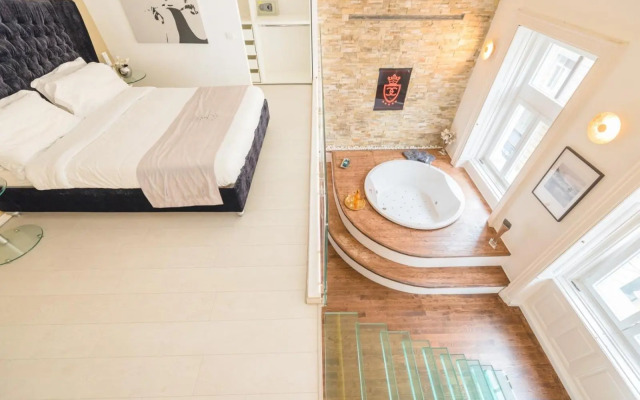 ANDRASSY 6 JACUZZI Suites