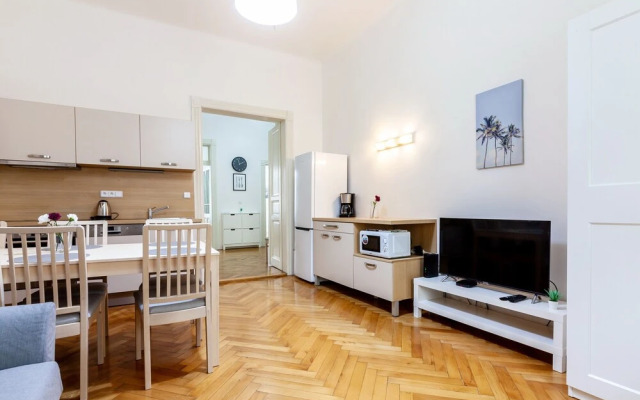 City Castle Aparthotel