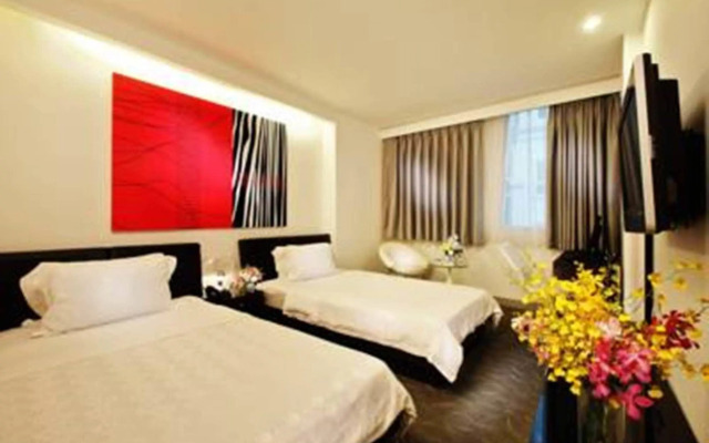 The White Hotel 8A Thai Van Lung