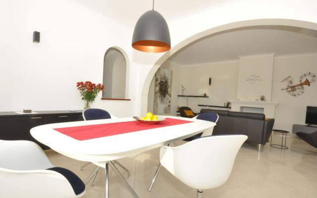 Villa With Views Like the Pool, Sea, Meia Praia