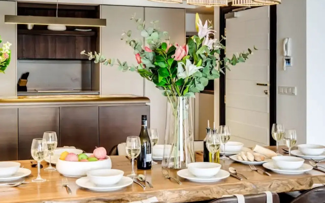 Chic Apartment w Amazing Views Dunmore Luxe