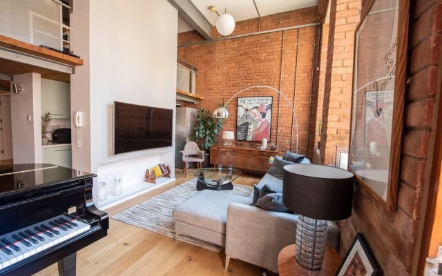 Stylish 2 Bed Duplex Flat in Castlefield