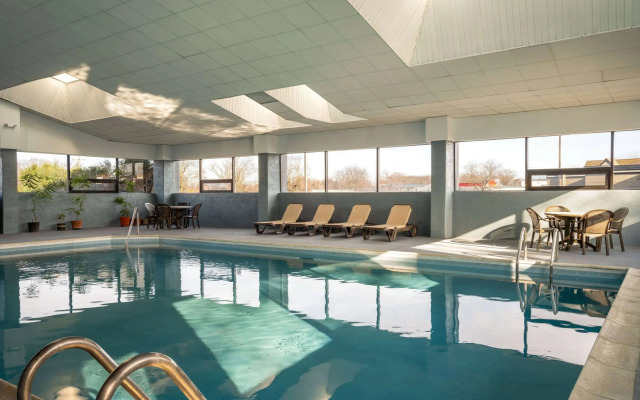 AmericInn by Wyndham Woodstock IL