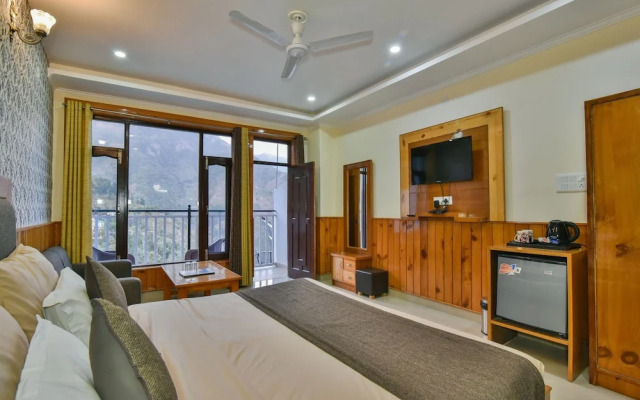 The Posh Hotel near Mall Road with Hassle Free Covered Parking