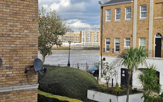 Rotherhithe Riverside Flat