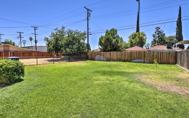 Bakersfield City Home w Patio and Garden