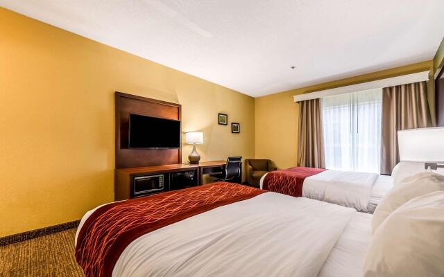 Comfort Inn & Suites Dayton Northwest - Englewood