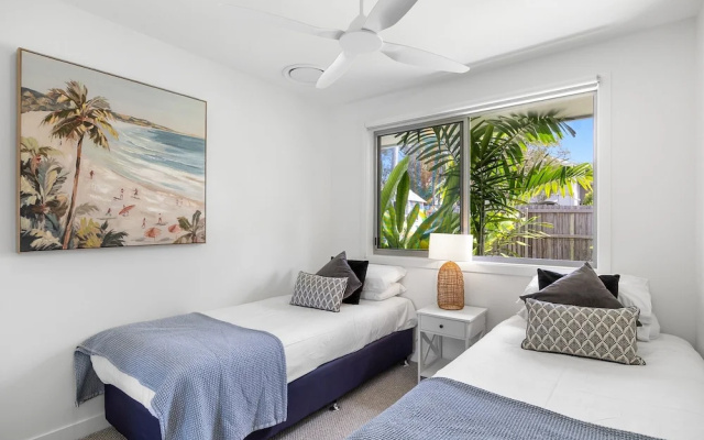 Spacious 4-bed Coastal Home With Pool – Guest Rooms – Mooloolaba