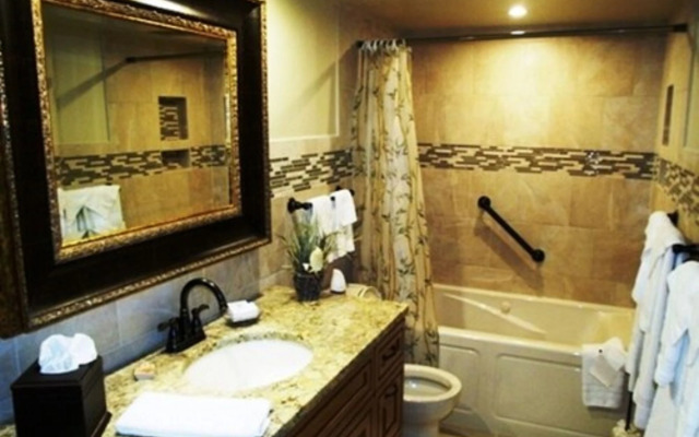 Club Regency in Regency Towers