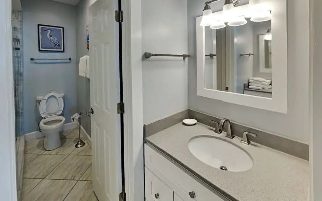 Pavilion Palms #103b