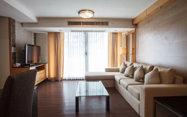 3A - 2 Bedroom Downtown Apartment With Shared Pool