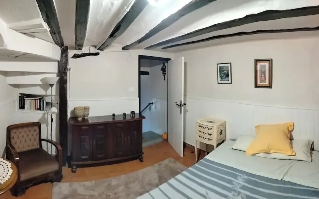 2 Bed Flat - Sleeps 4 - Parking - Wifi