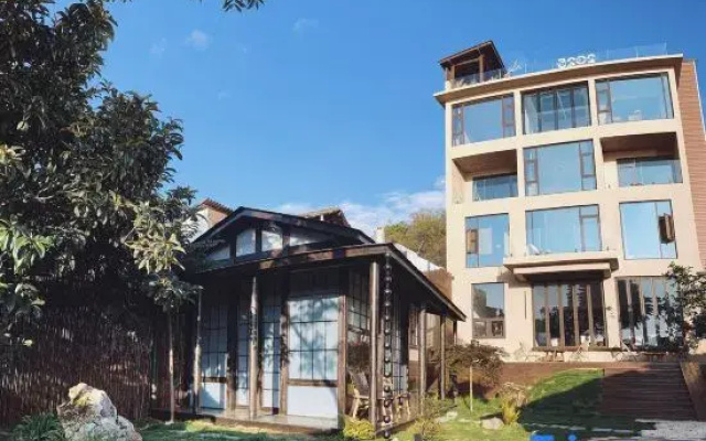 Fuxian Lake Cloud One and Two Homestays