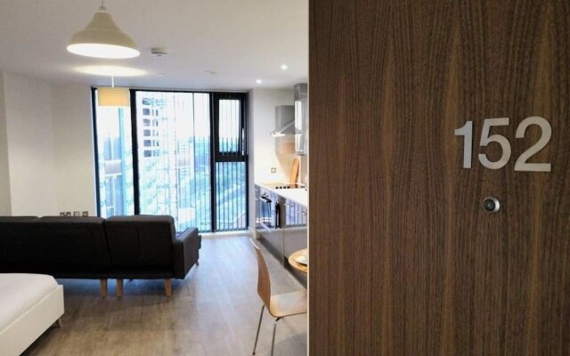 A Modern Studio With Great City Views - 17th Floor, City Views & 2 Minutes to Canal
