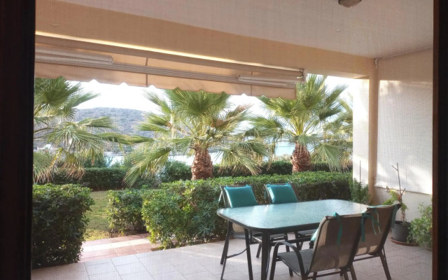Tholos Bay Suites