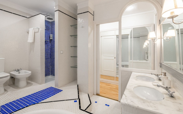 Balmes Apartment by Olala Homes