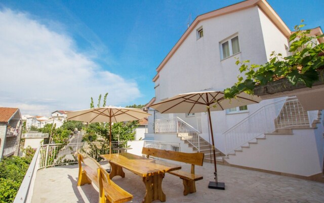 Apartments Vrlika