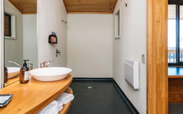 Te Whau Lodge