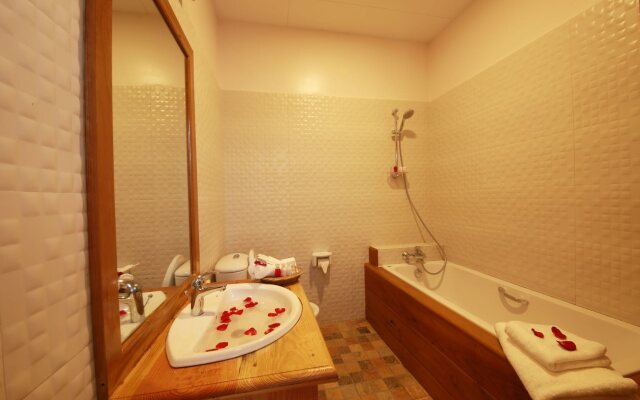 Essence Motel