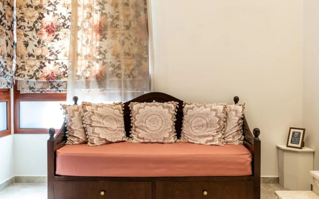 The Owl House Near Chania City Centre