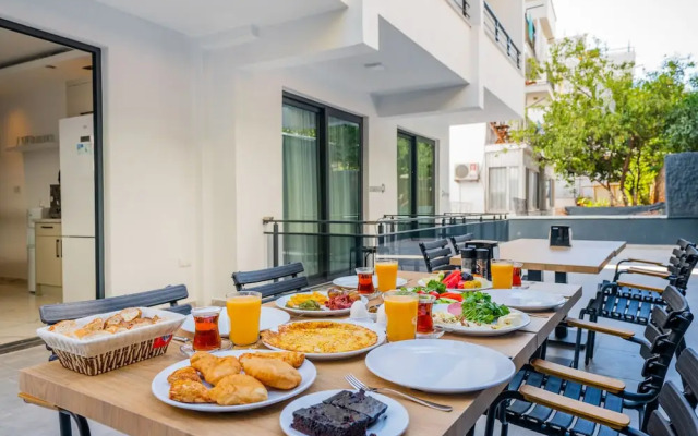 Leonis Hotel
