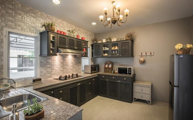 Moon 11 Boutique Home