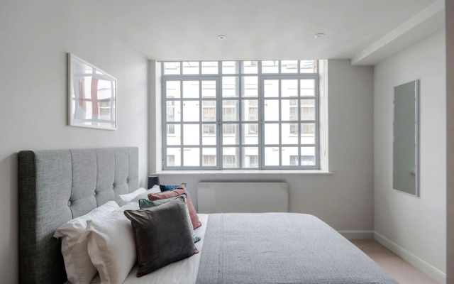 London s Calling - Farringdon - by Frankie Says