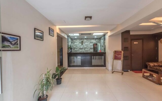 OYO 6833 Hotel Tanish Residency