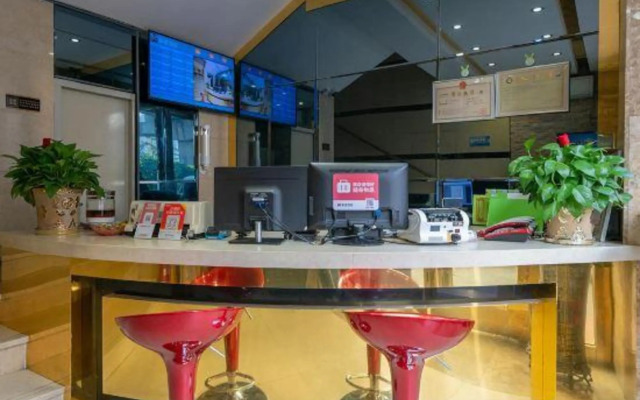 Zhuhai Pohu Hotel (Mingzhu Station)