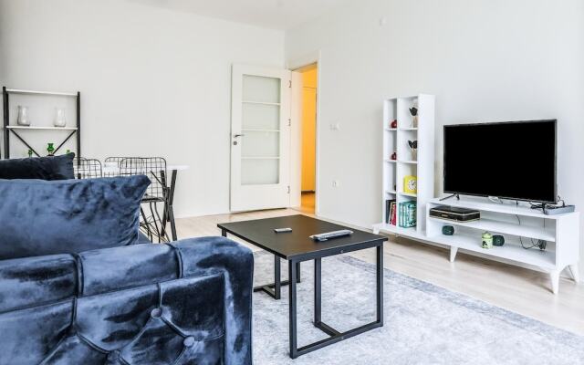 2 1 Modern Flat With Balcony in Tuzla