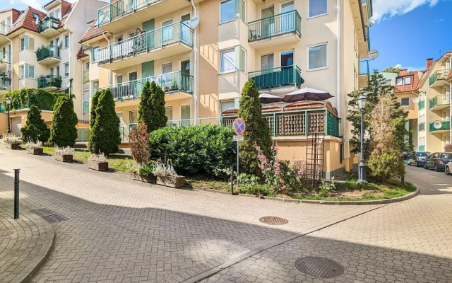 Sunny Apartment With Parking by Renters