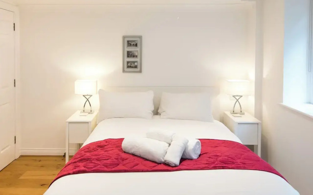 1BD Modern City Oasis: Near London Attractions