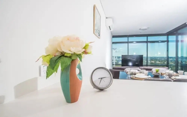 2bed1bath High-end APT at Olympic Parkviews+p