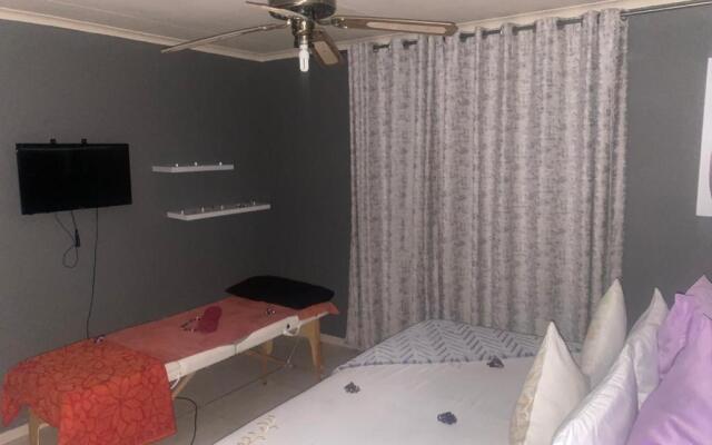 Warmbaths Thai Spa and Guest House