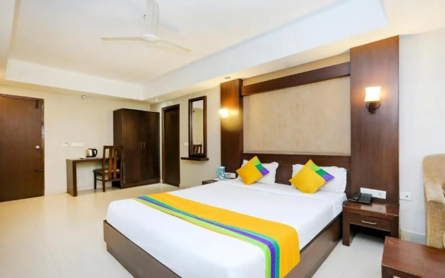 Itsy By Treebo - Greenwood Inn And Suites