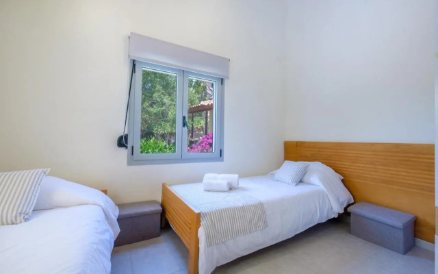 Rikia Seaside House