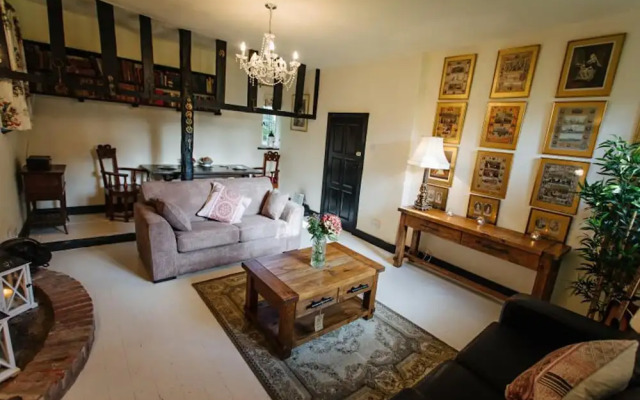 Breathtaking Elizabethan Manor House