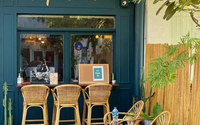 Petit Espace Hostel