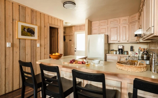 Four O Clock Rd - Rover