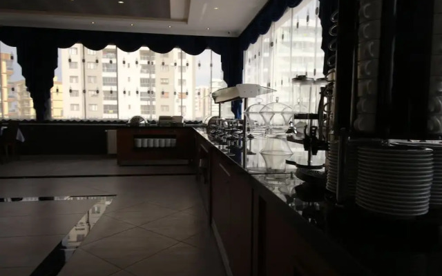 Golden Rose Deluxe Hotel