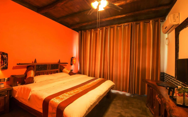 Yangshuo Scenic Mountain Retreat