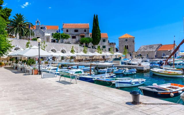 Brač Island Mladineo Studio A2