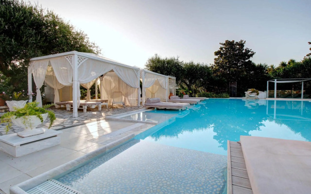 Nefeli Hotel